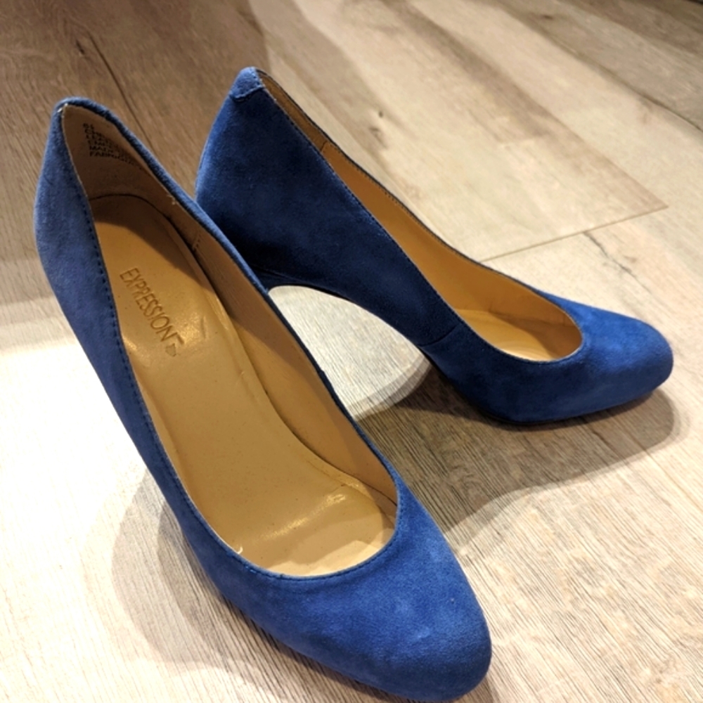 Royal blue suede pumps